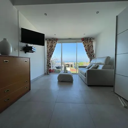 T3 Front De Mer, Apartment